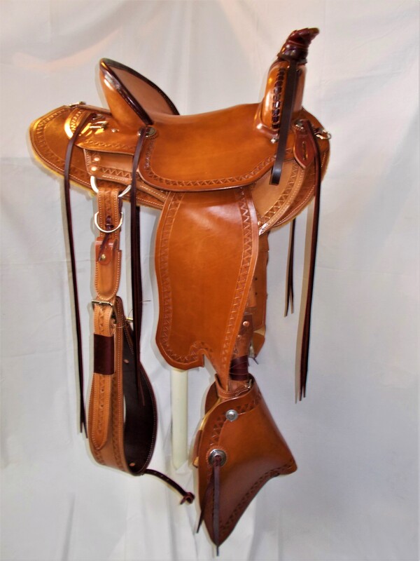Lady's trail saddle with Taps